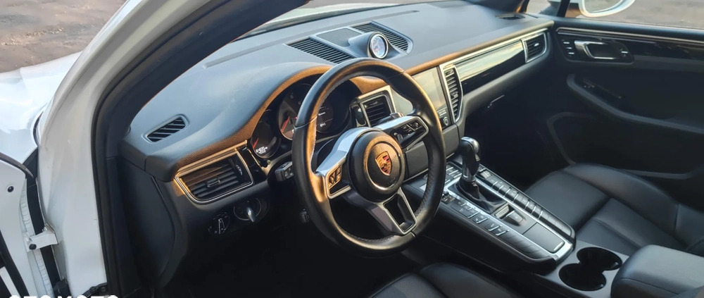 Porsche Macan cena 164900 przebieg: 65000, rok produkcji 2018 z Golina małe 191